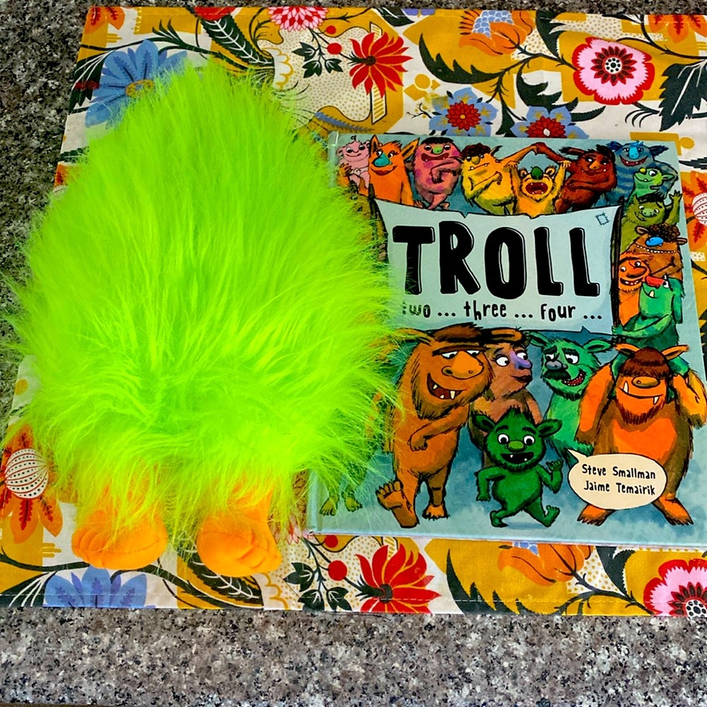 Dreamworks Trolls Plush Fuzzbert 2017 plus troll book